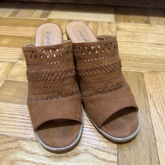 Brown suede heel - Picture 2 of 7